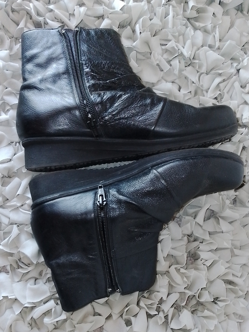 Obeo Elani Black Leather Ankle Boots with Side Zipper 7.5M